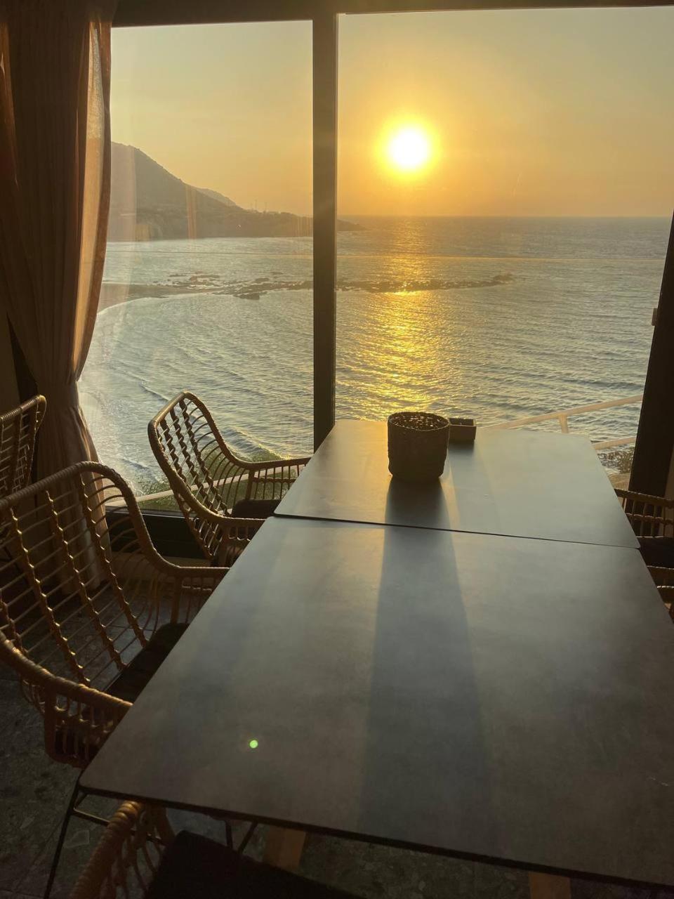 E.J. Pyrgos Bay Hotel Екстериор снимка